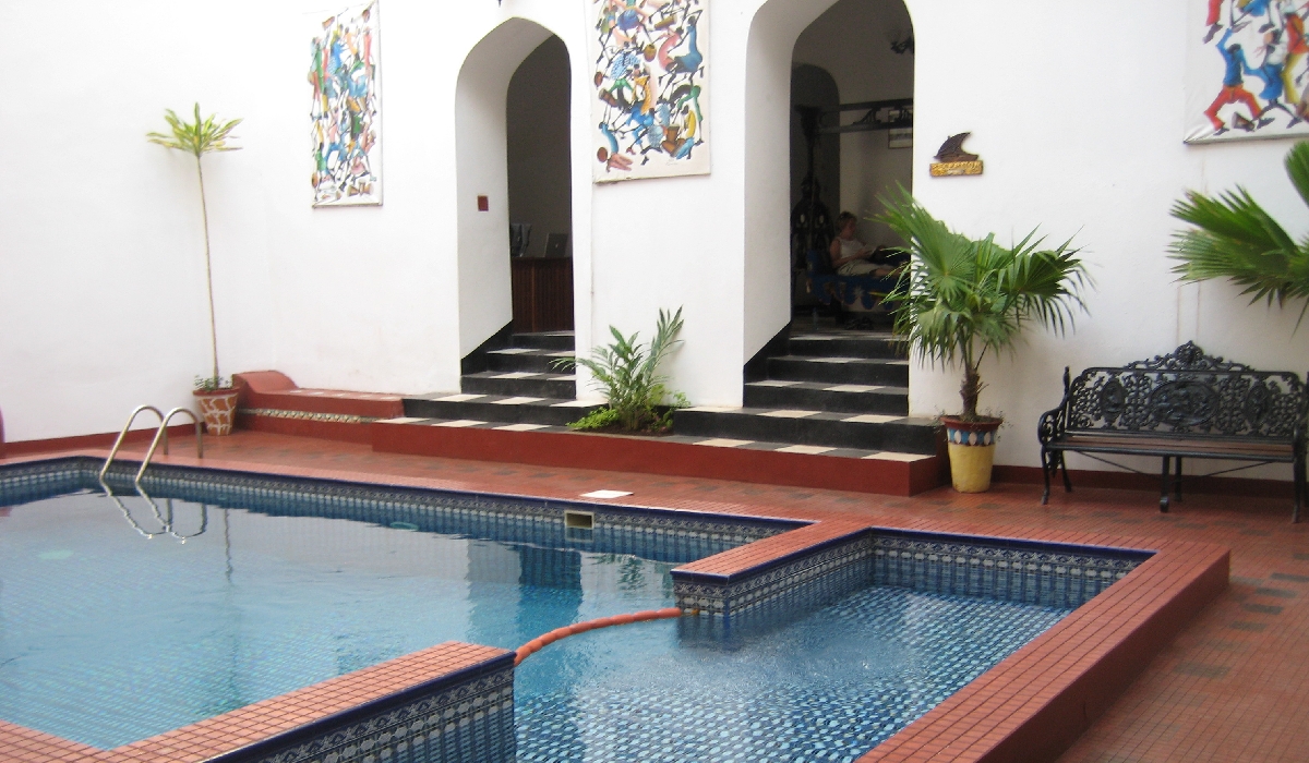 Accès piscine du Dhow Palace à Zanzibar