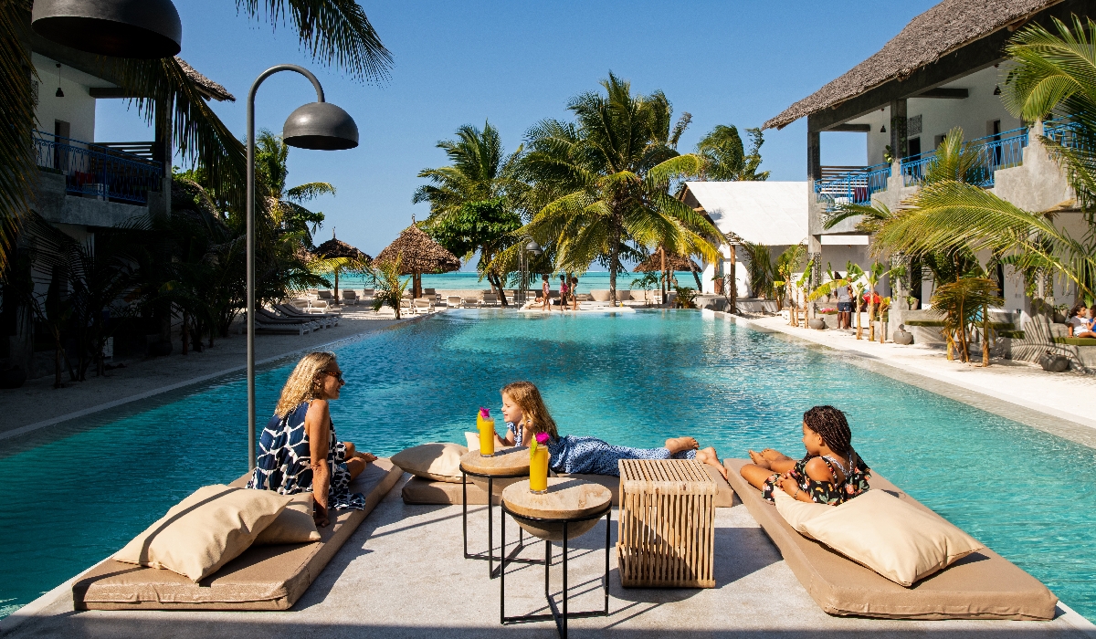 Petite "plage" de piscine au Casa Beach Hotel de Jambiani