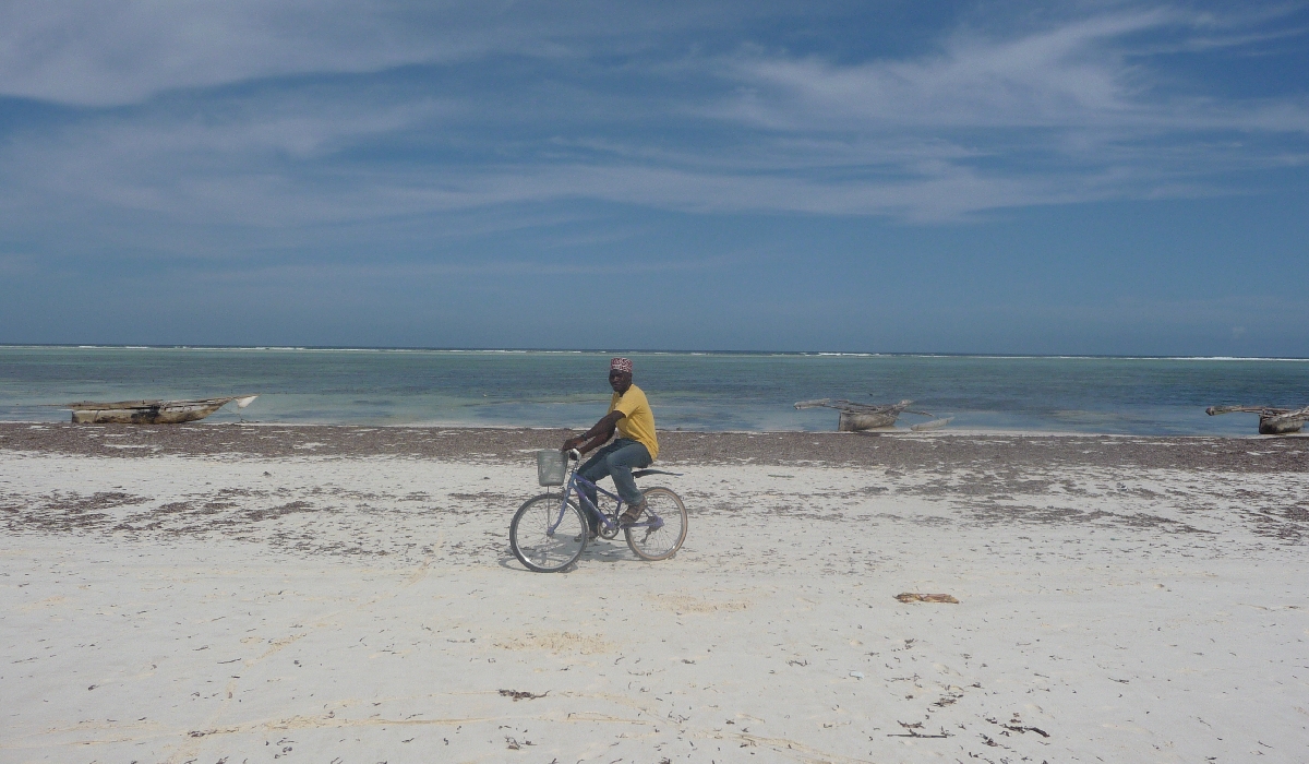 A vélo sur la plage de Matemwe à Zanzibar