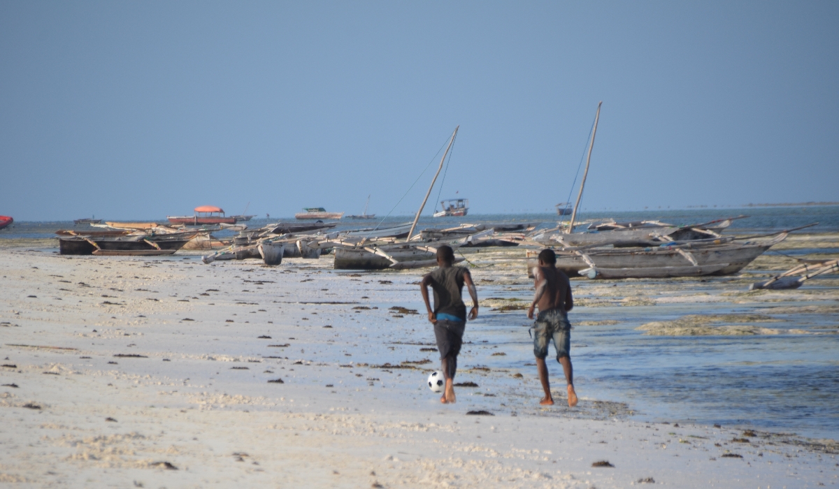 Parties de foot sur la plage de Matemwe à Zanzibar