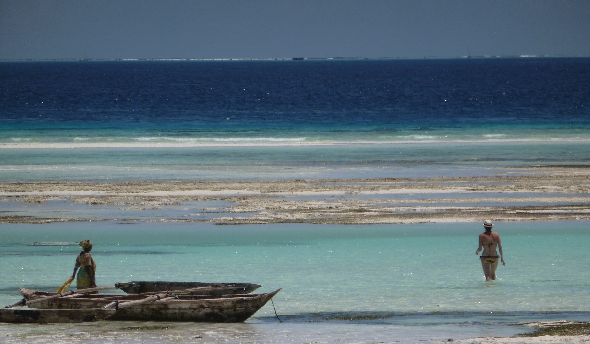 Plaisir de la baignade à Zanzibar