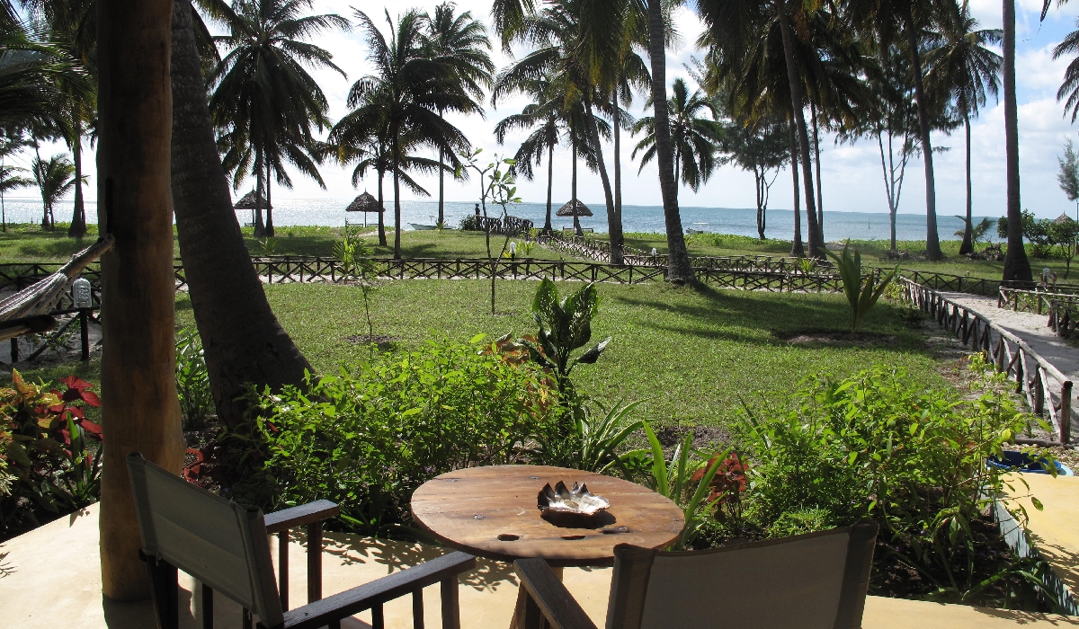 Les terrasses du Butiama Beach donnent sur l'océan Indien
