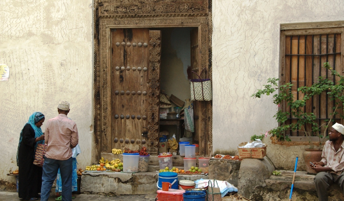 Scène de vie dans les rues de Stone Town, Zanzibar