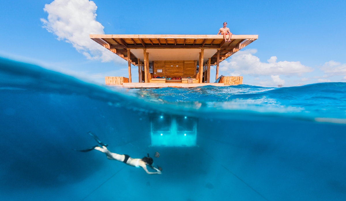 Chambre sous marine du Manta Resort, idéale pour les lunes de miel